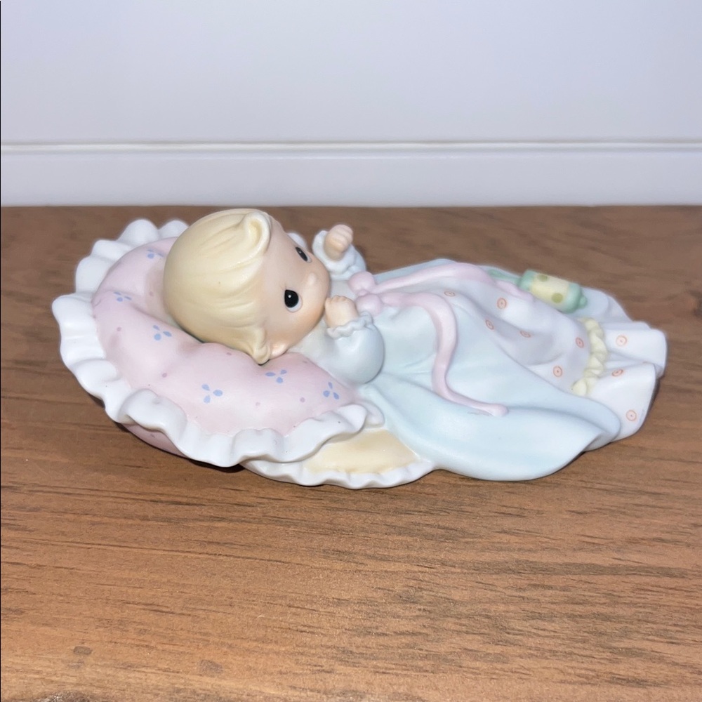 Vintage 1999 Precious Moments by Enesco “Dedicated To God” Baby Figurine - Picture 4 of 16